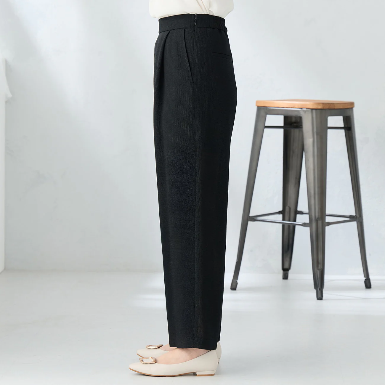 TRICKER Leno Weave Single-Pleated Wide Pants - Black - Image 6