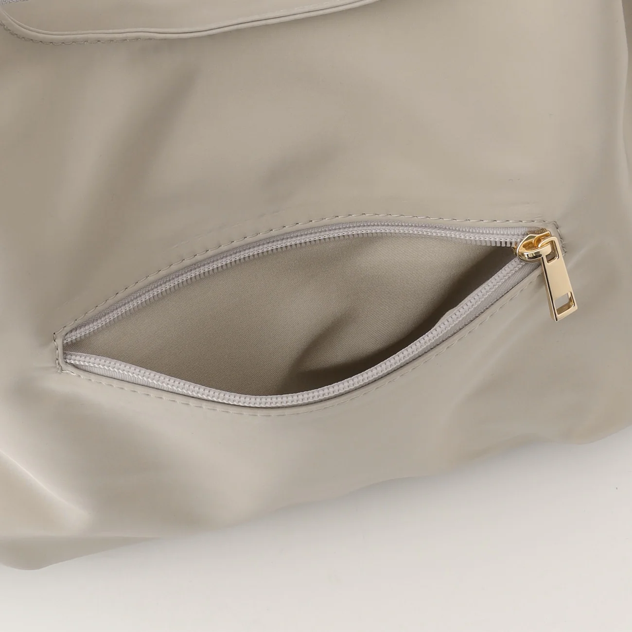 Lightweight ２-Tone Tote Bag with Accessory - Image 32