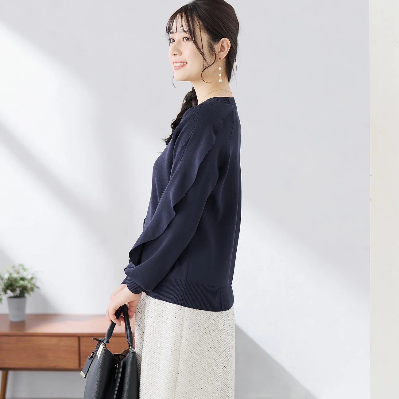 Ruffle-Sleeve Oversized Knit Pullover - Image 13