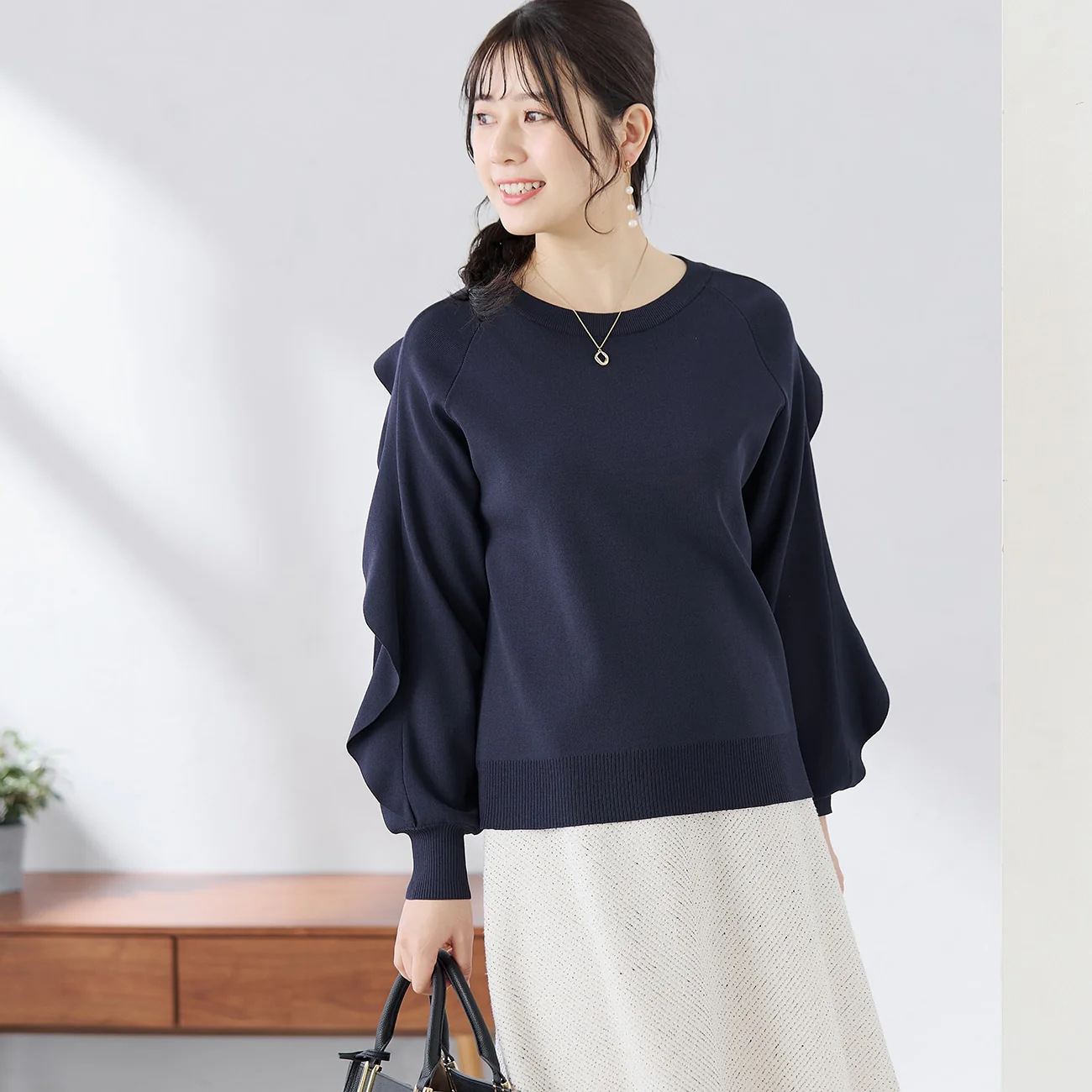 Ruffle-Sleeve Oversized Knit Pullover - Image 16