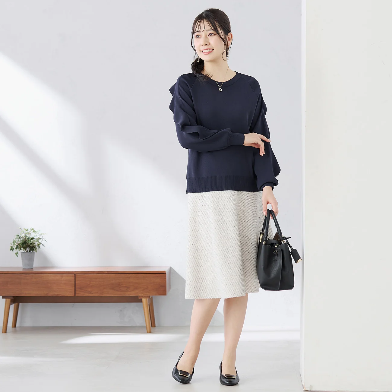 Ruffle-Sleeve Oversized Knit Pullover - Image 17