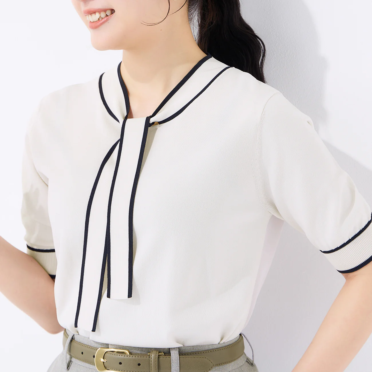 Washable Cool Touch Contrast Bow Tie Short Sleeve Knit Top - Image 5