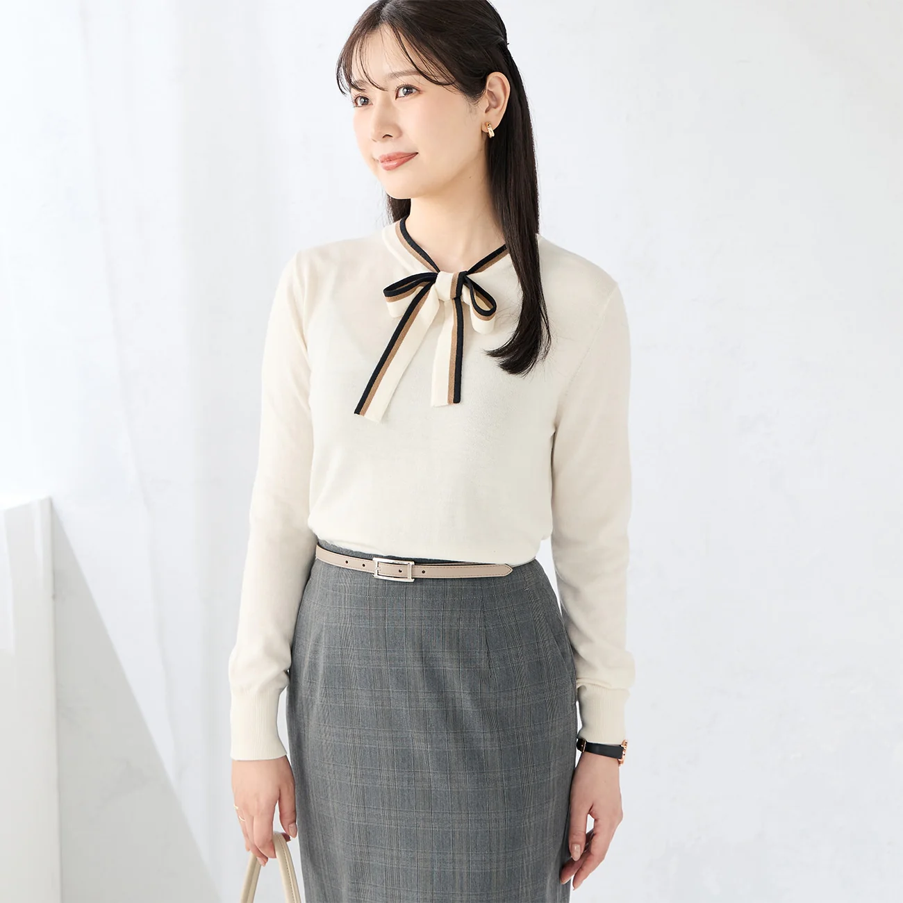 Washable Contrast Wool Silk Blend Bowtie Sweater