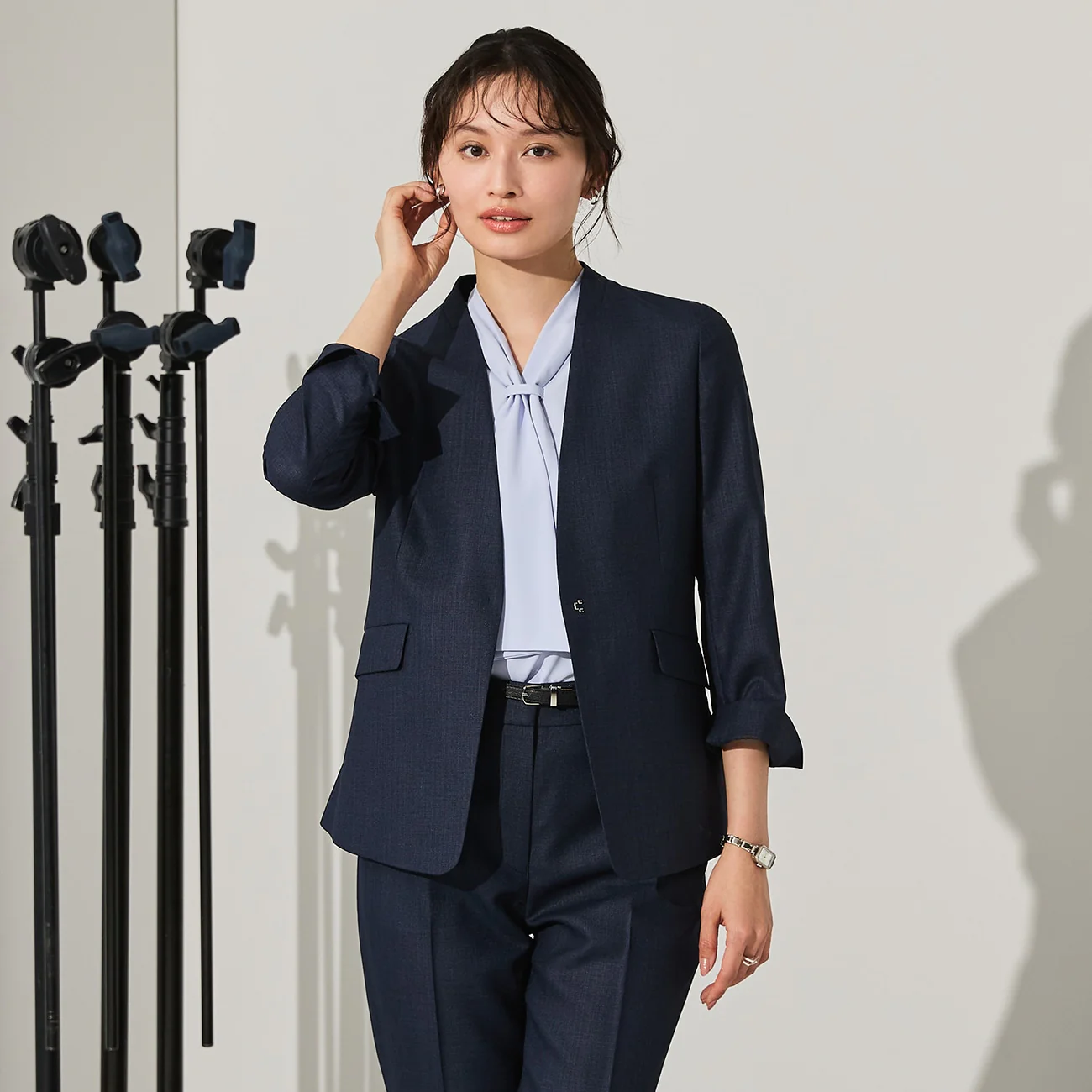 THE THIRD SUITS Linen-Like Cropped Sleeve Collarless Jacket - Navy