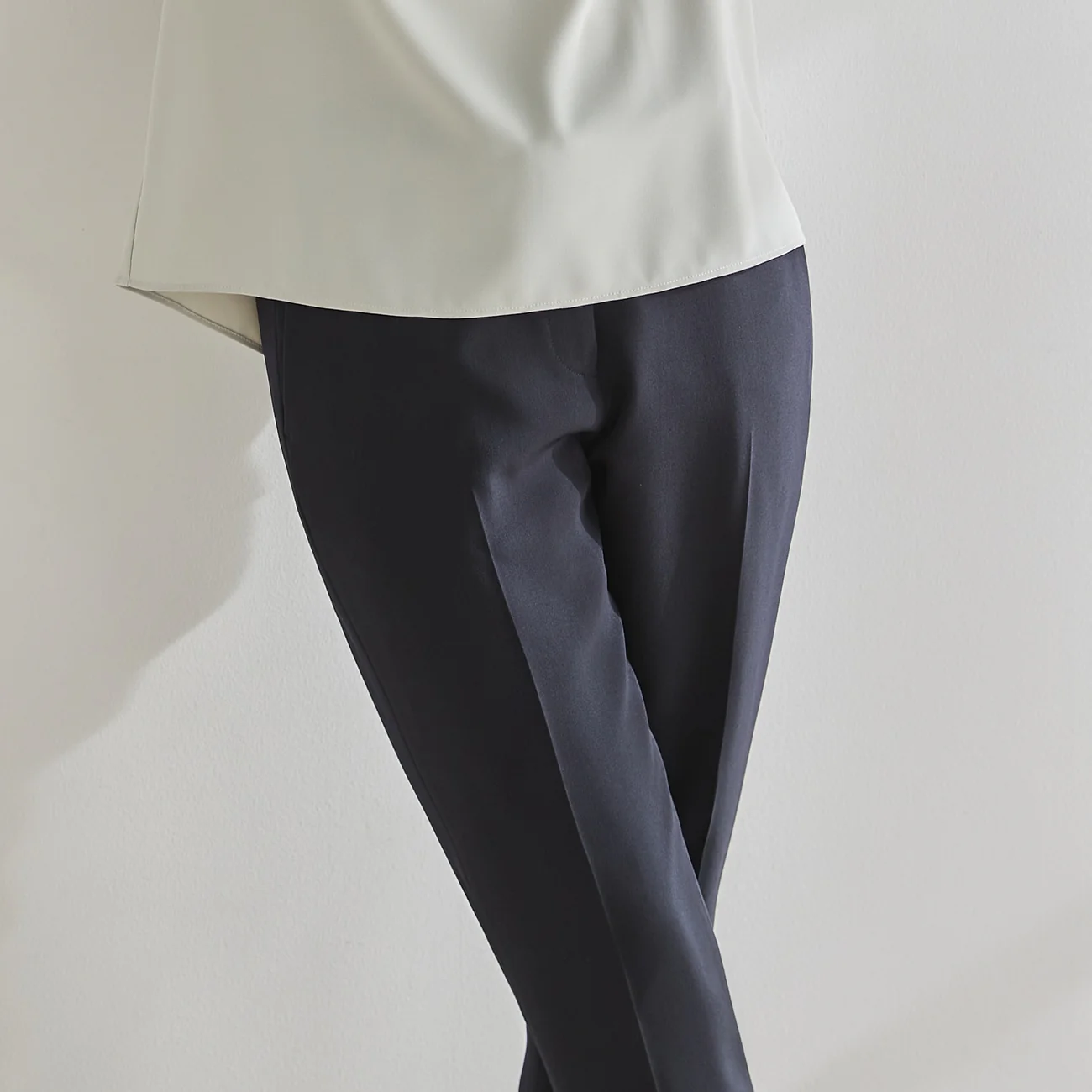THE THIRD SUITS Cropped Pants - Navy - Image 2