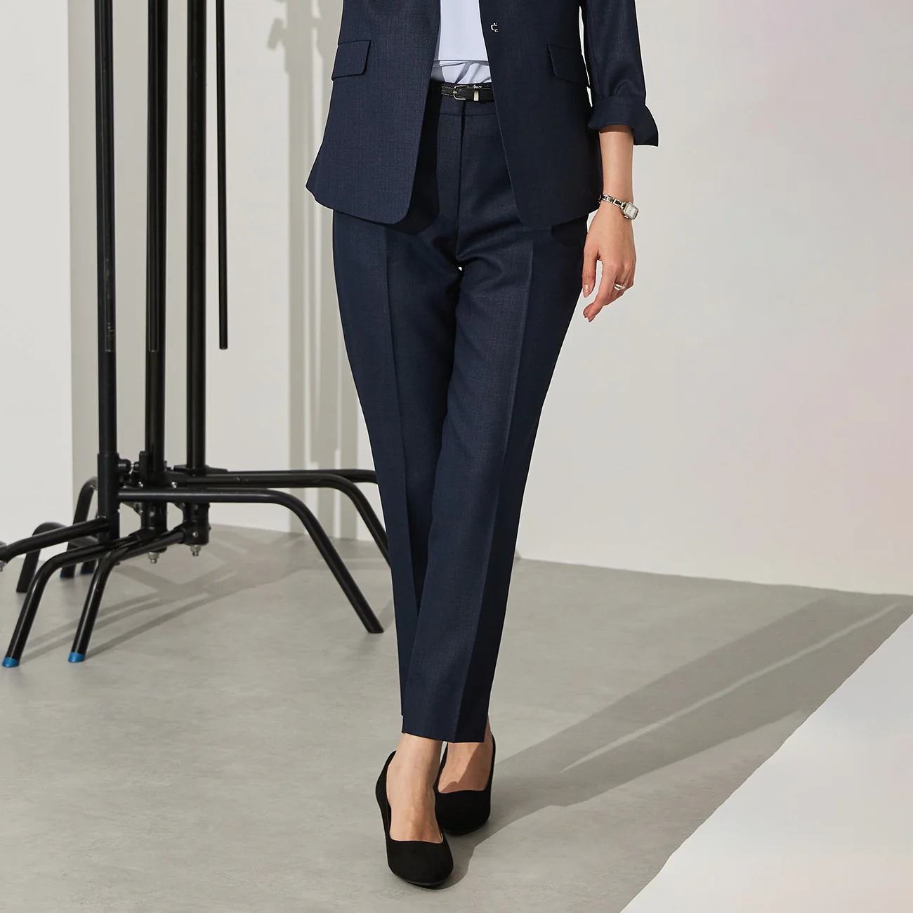 THE THIRD SUITS Linen-Like Cropped Pants - Navy