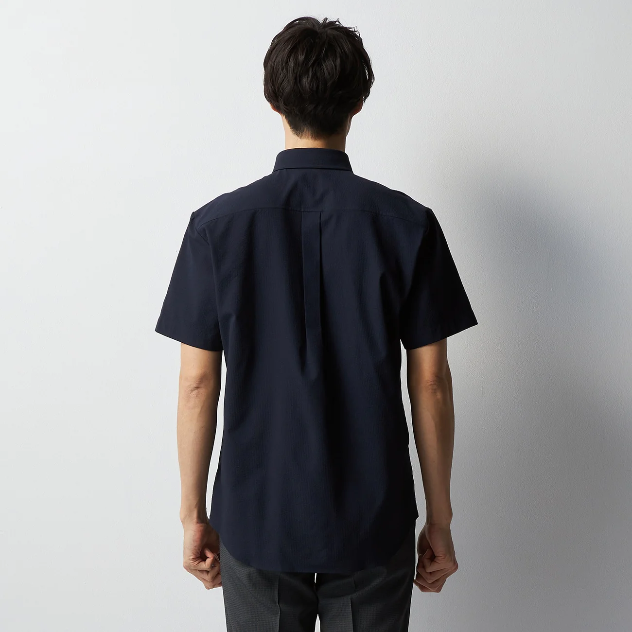 Business Casual Seersucker Short Sleeve Button-Down Shirt - Image 4