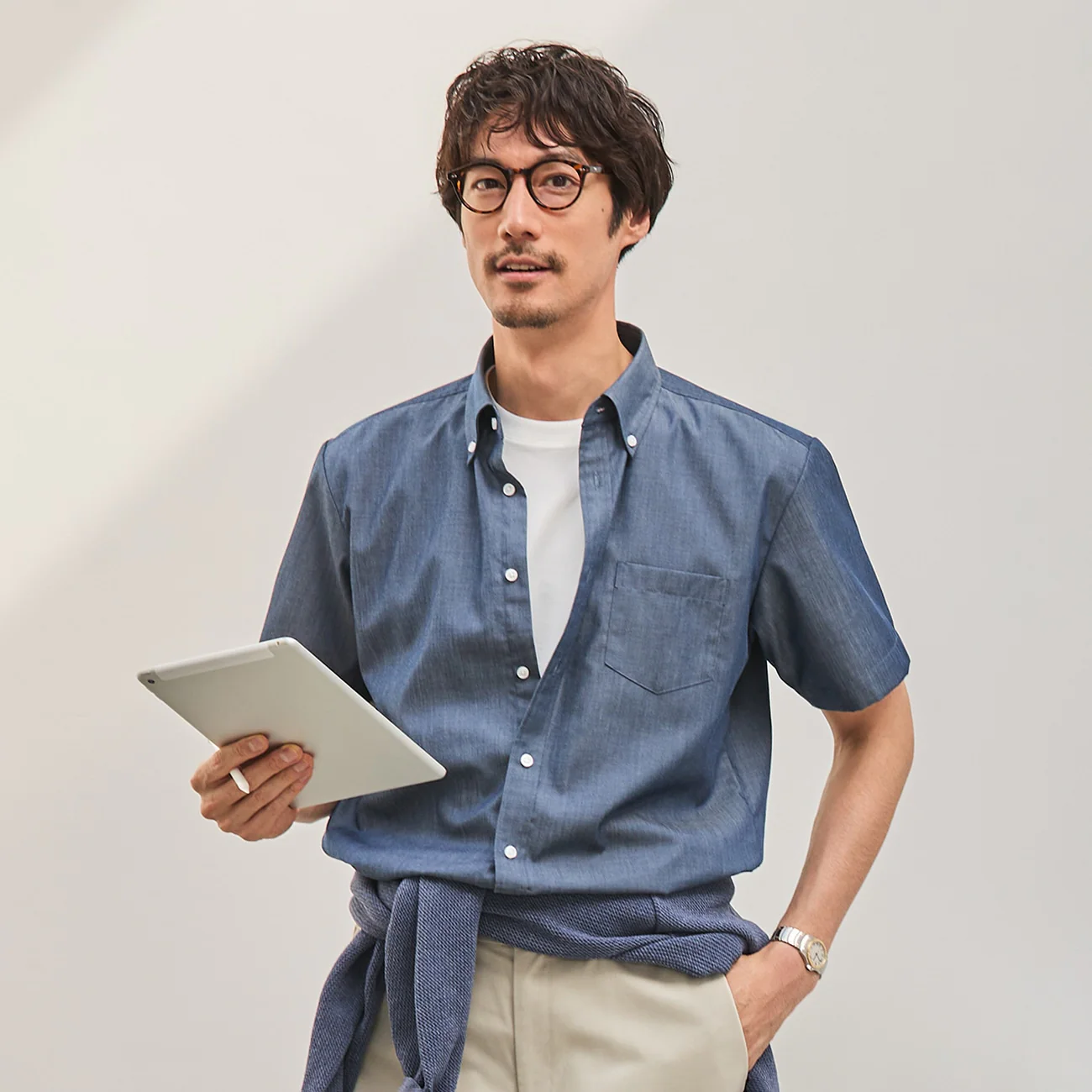 Business Casual Denim-Like Short Sleeve Button-Down Shirt - Navy