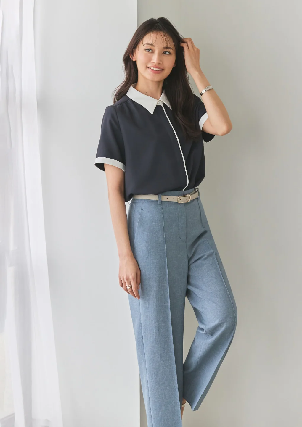 VEIL Contrast Point Collar Blouse - Image 10