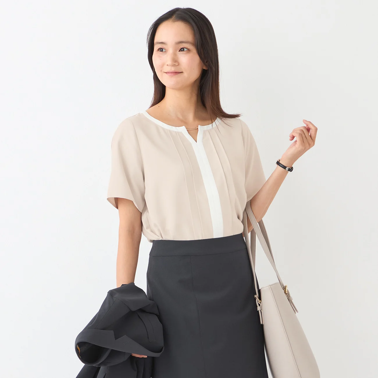 VEIL Contrast Blouse with Metal Bar