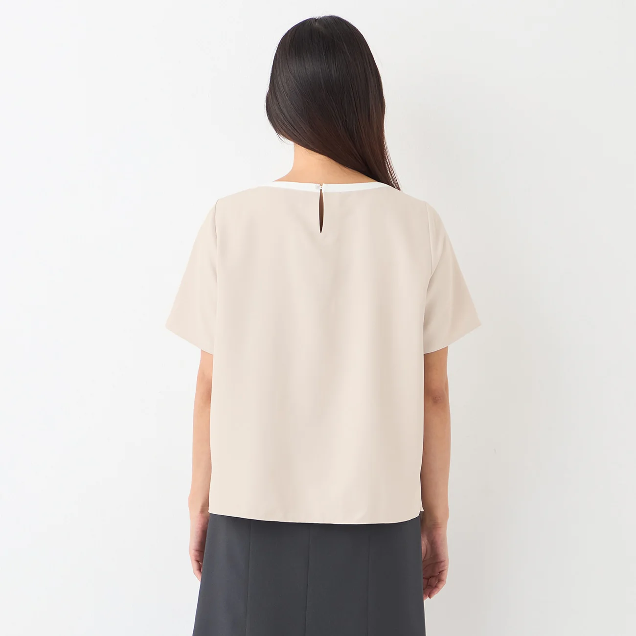 VEIL Contrast Blouse with Metal Bar - Image 5