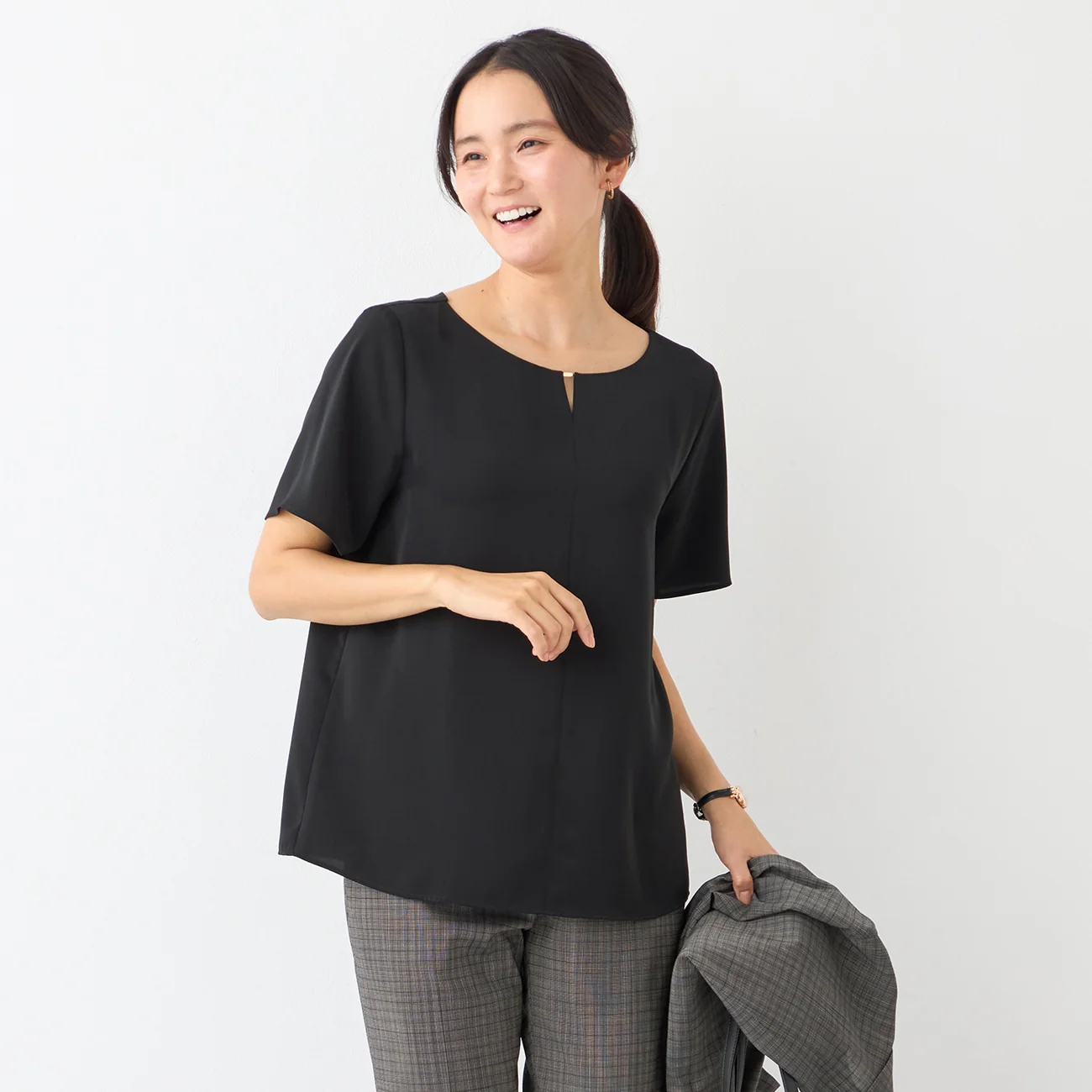 Tucked Blouse with Metal Accessory - Image 17